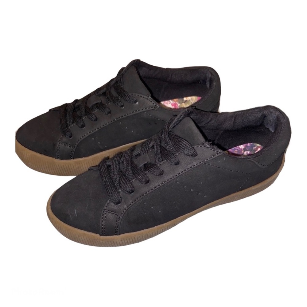 SO Felicia Platform Sneakers